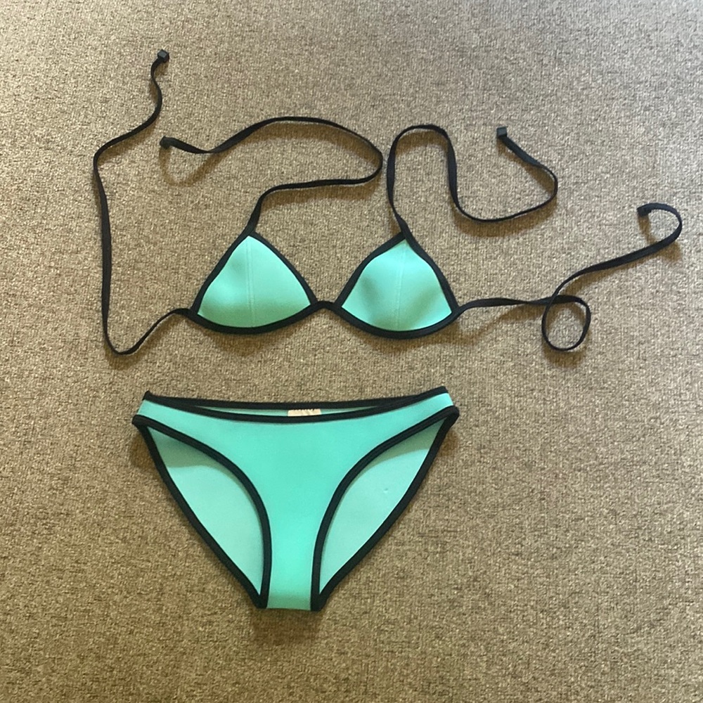 NWOT Triangl bikini!